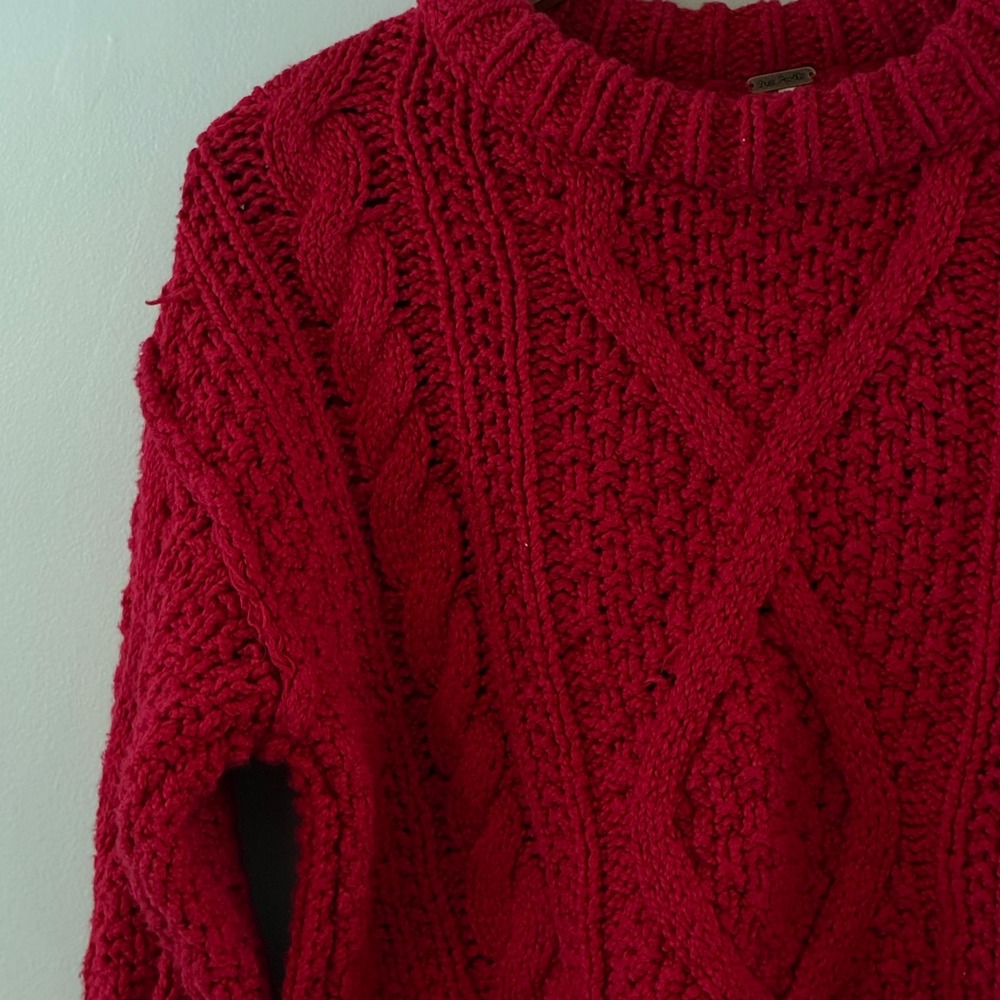 Free People Red Chunky Cable Knit Cropped Sweater Crew Neck XS Long Sleeve - Picture 2 of 7